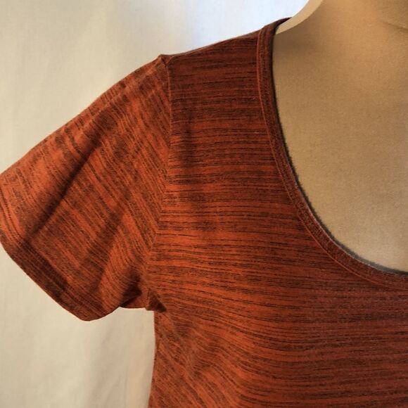 LuLaRoe woman’s size small shirt sleeve t-shirt - Picture 2 of 6